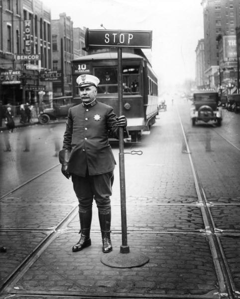 Policeman with a stop sign OVH190 